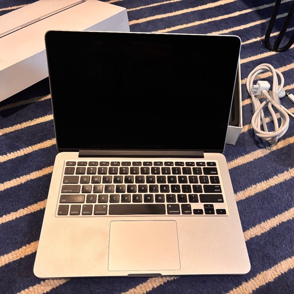 Apple MacBook Pro 13.3" Laptop - Picture 9 of 13